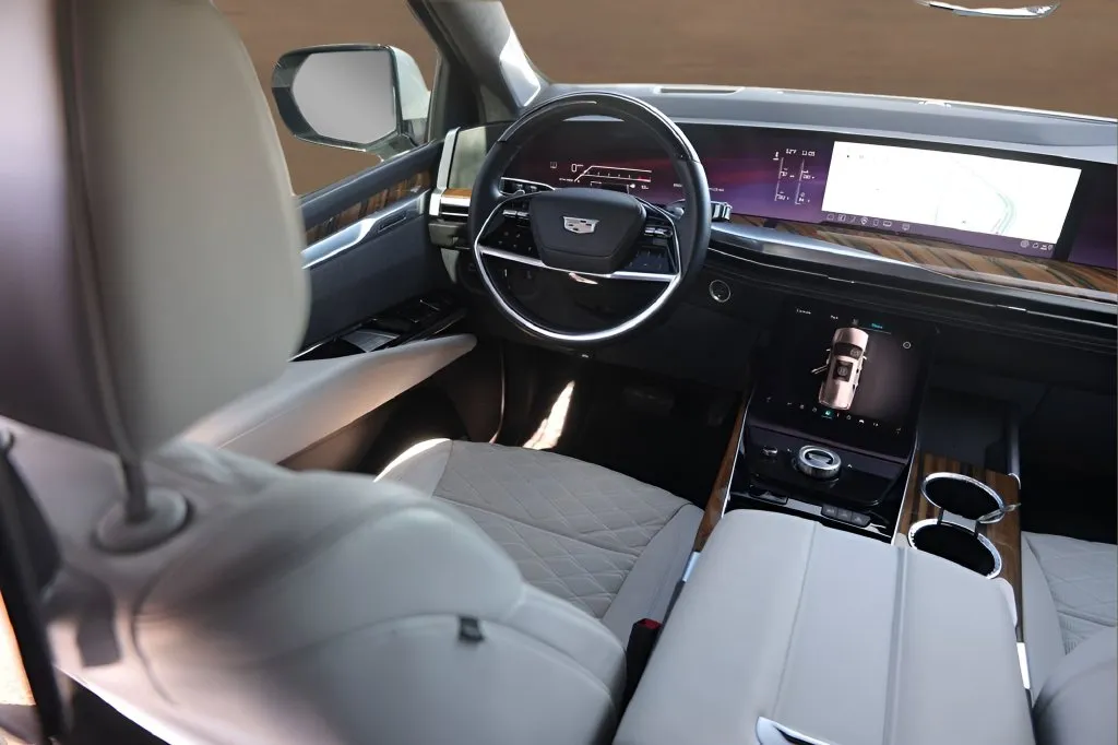 Cadillac Escalade ESV photo 29