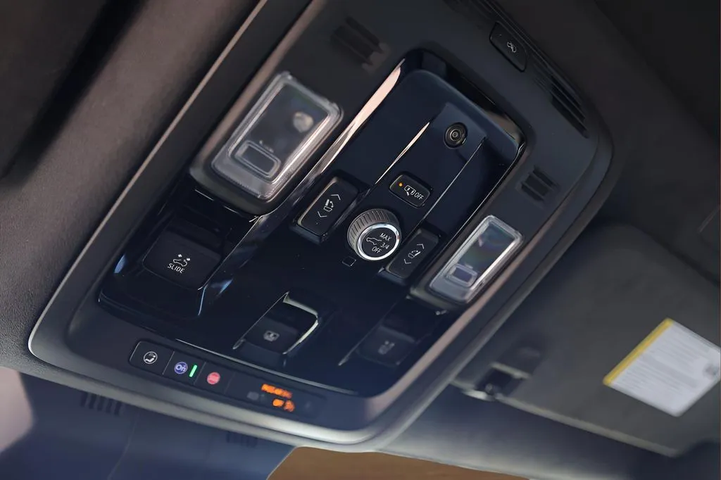 Cadillac Escalade ESV photo 21