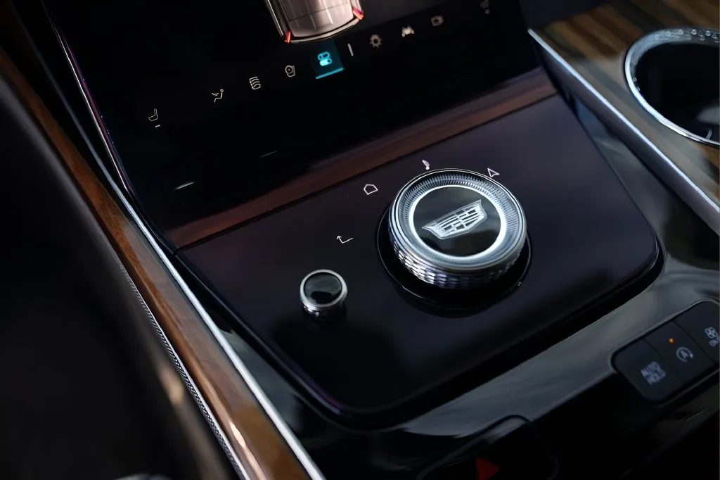 Cadillac Escalade ESV photo 20