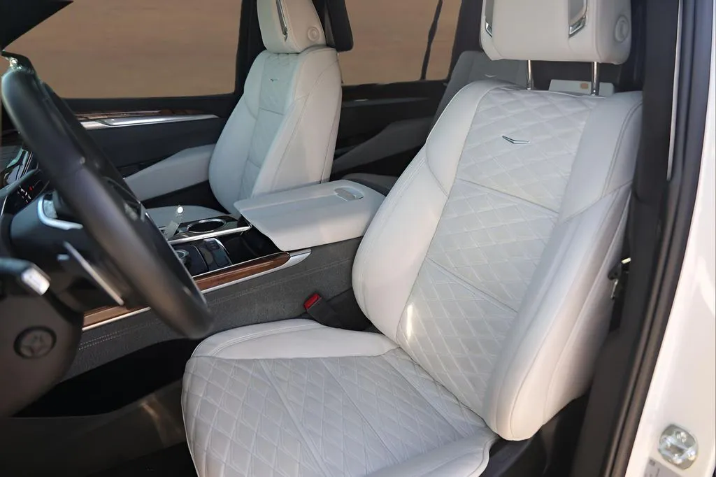 Cadillac Escalade ESV photo 7