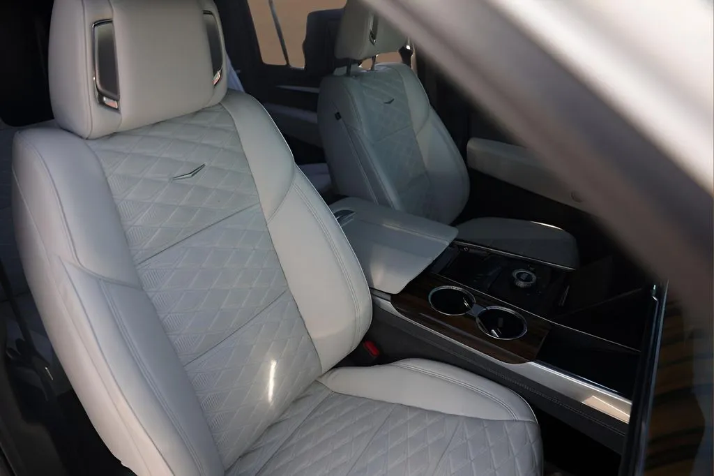Cadillac Escalade ESV photo 33