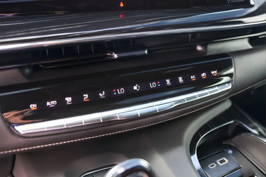 Cadillac Escalade photo 18
