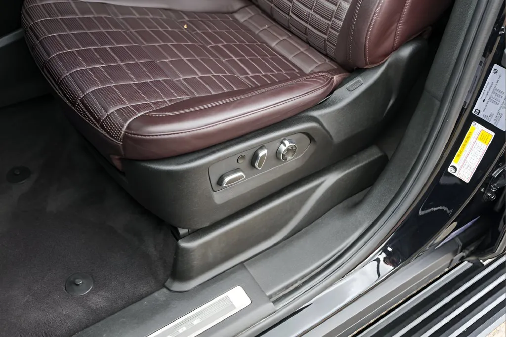 Cadillac Escalade ESV photo 8