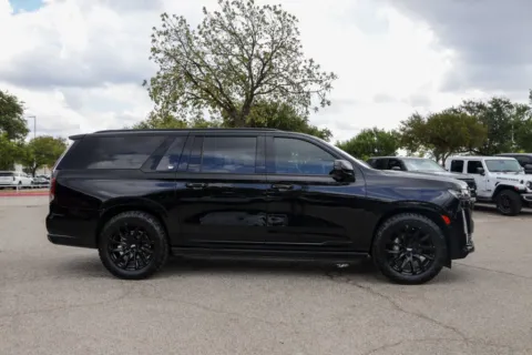 More photos of 2023 Cadillac Escalade ESV Sport Platinum at Covert Cadillac, TX