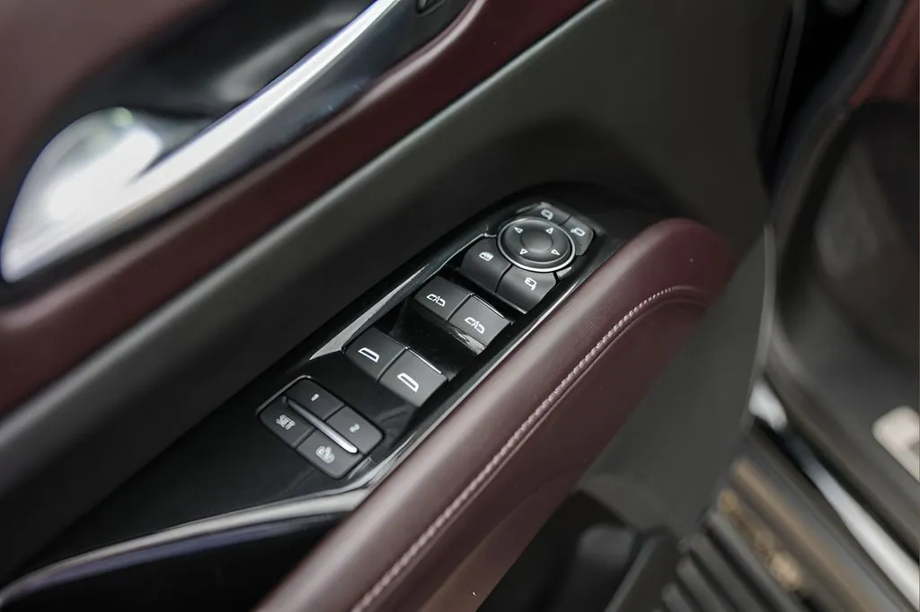 Cadillac Escalade ESV photo 23