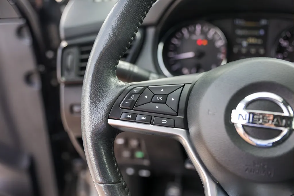 Nissan Rogue photo 14