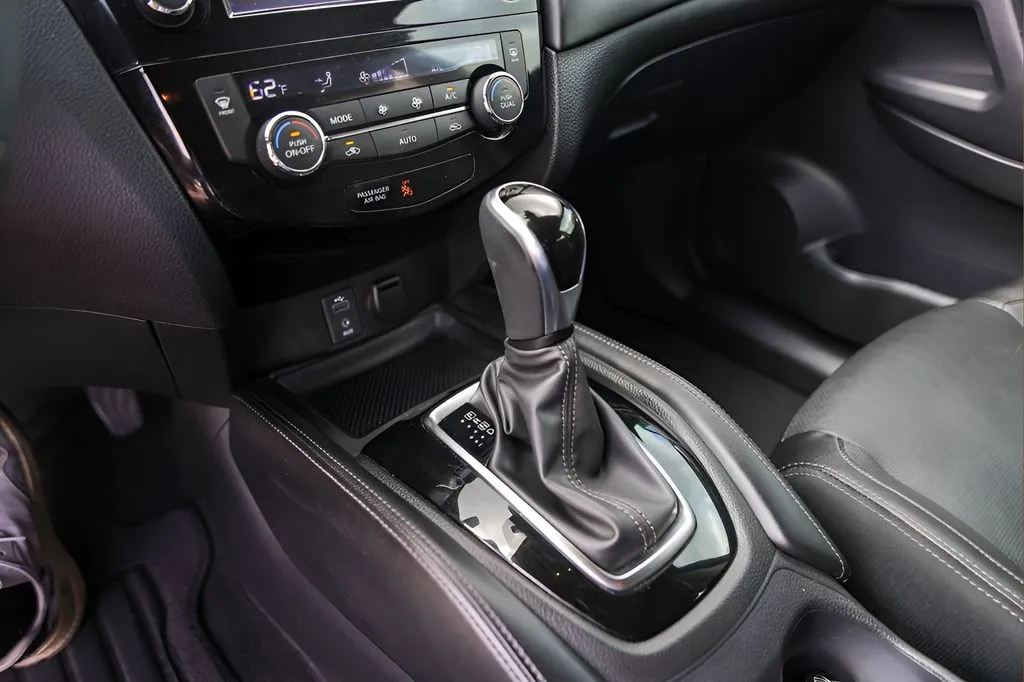 Nissan Rogue photo 18