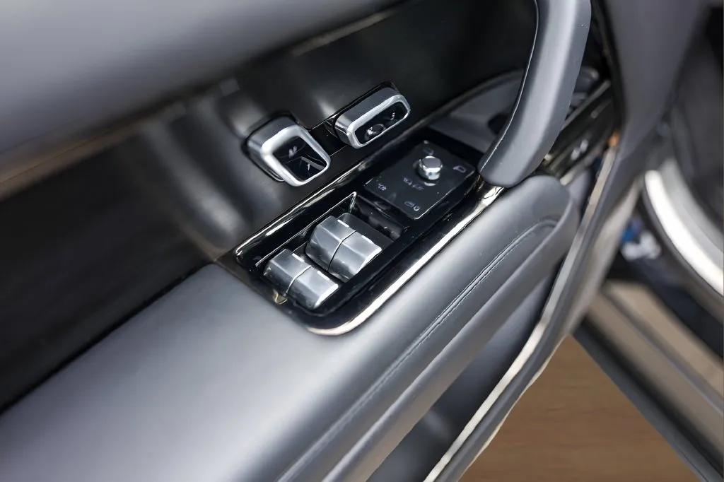 Land Rover Range Rover photo 21