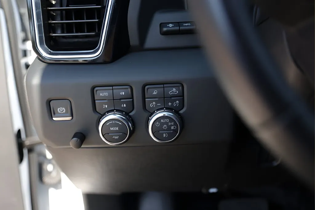 GMC Sierra photo 15