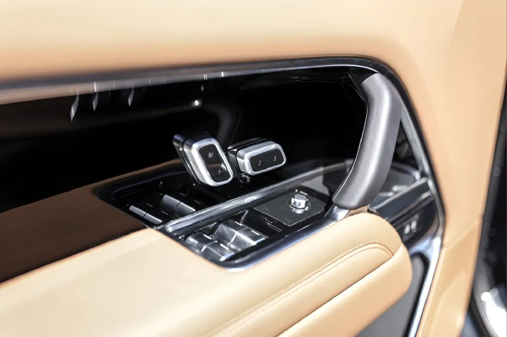 Land Rover Range Rover photo 18