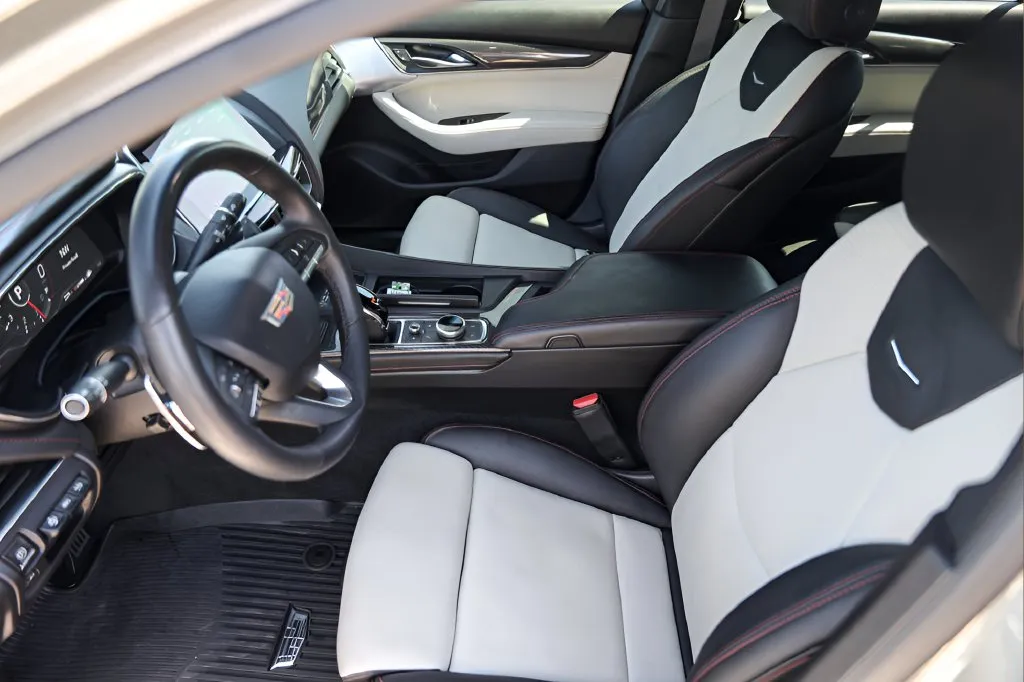 Cadillac CT5 photo 9