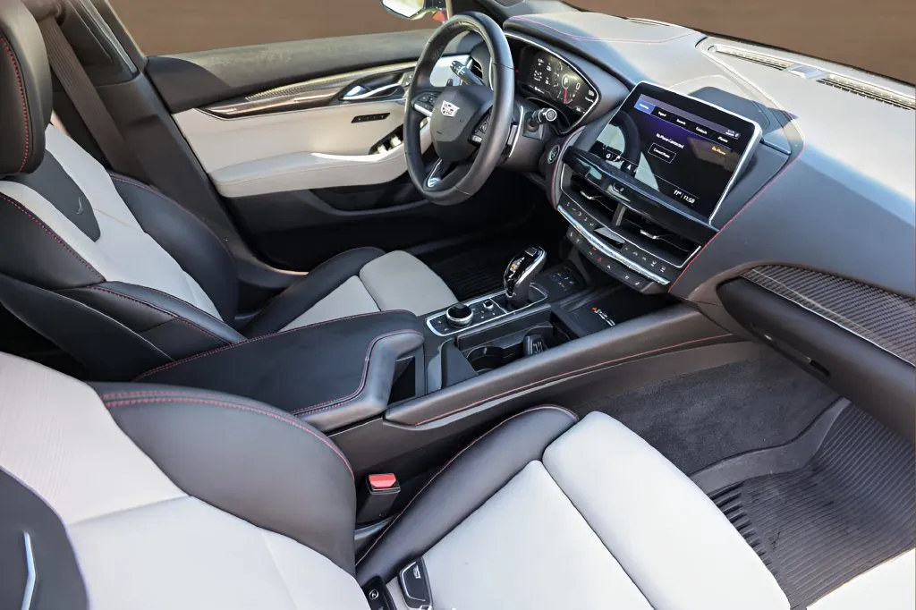 Cadillac CT5 photo 29