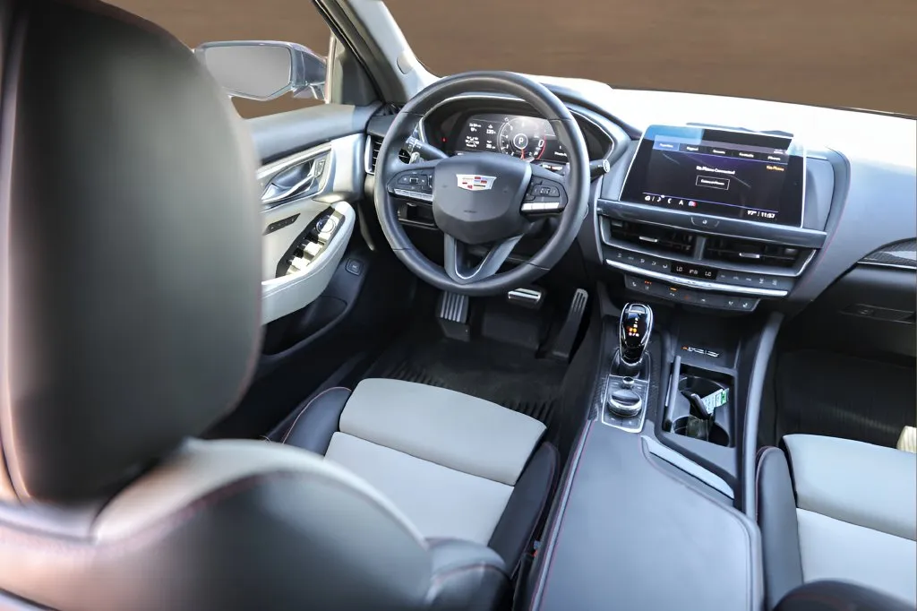 Cadillac CT5 photo 26