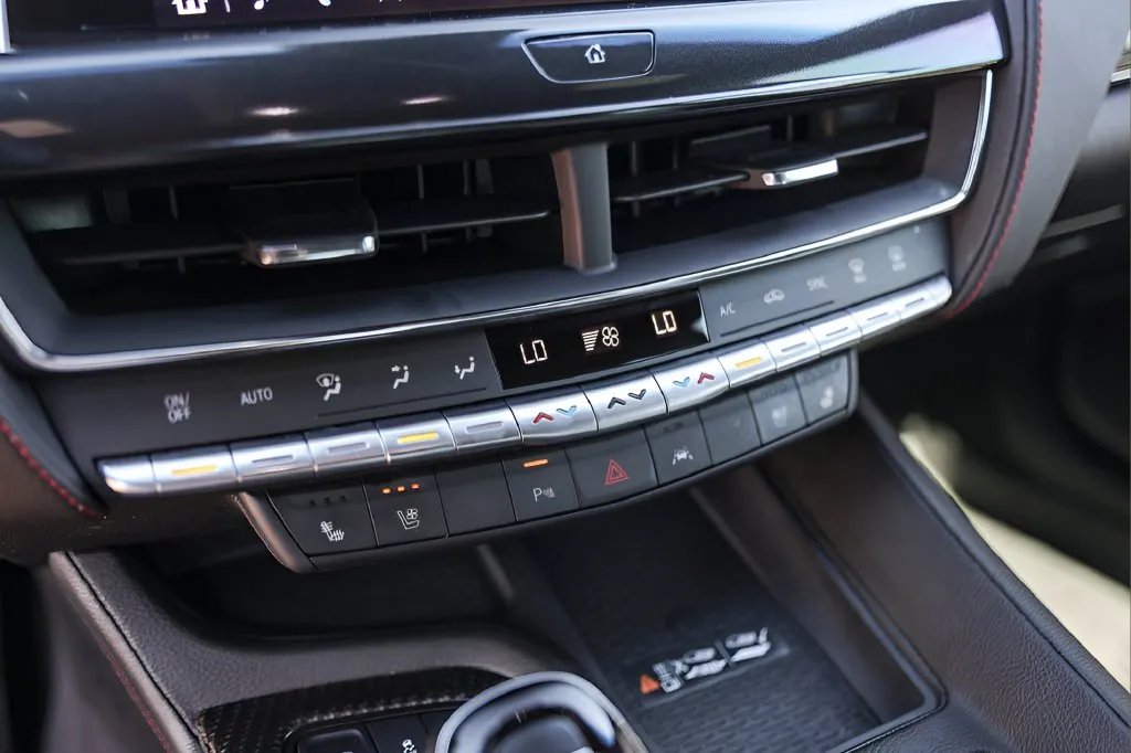 Cadillac CT5 photo 17