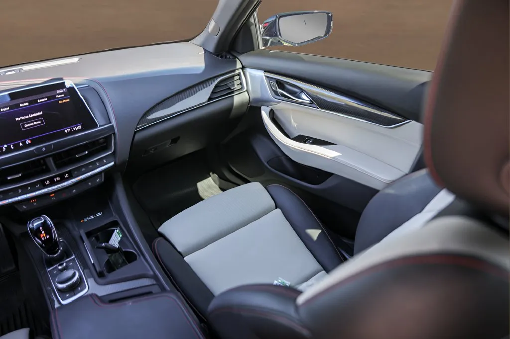 Cadillac CT5 photo 27