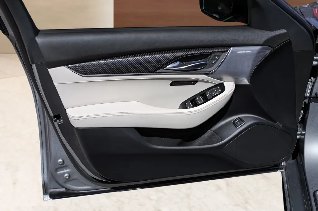 Cadillac CT5 photo 23