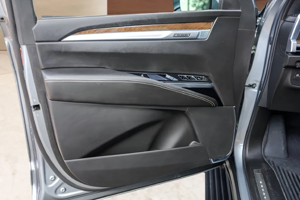 Cadillac Escalade photo 23