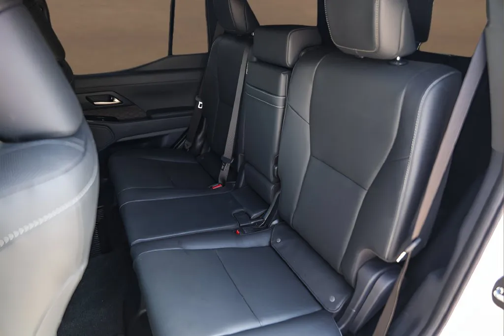 Lexus GX photo 23