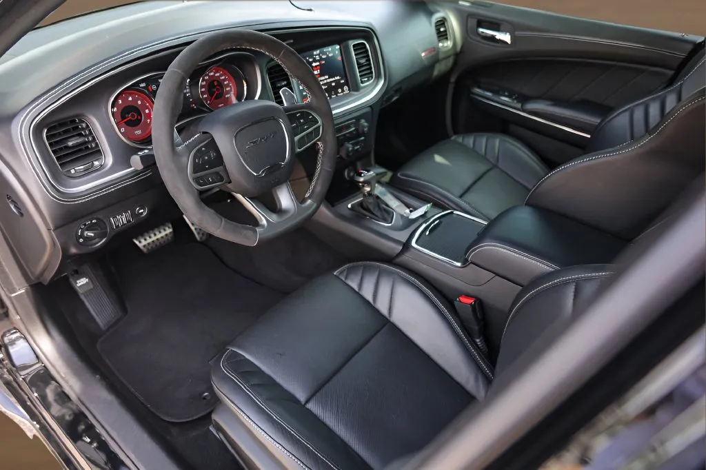 Dodge Charger photo 9