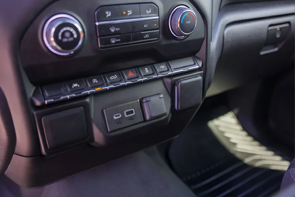 Chevrolet Silverado photo 19