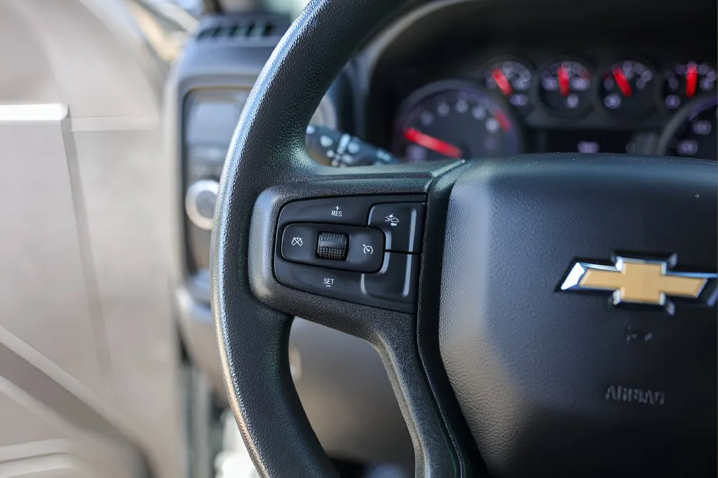 Chevrolet Silverado photo 13