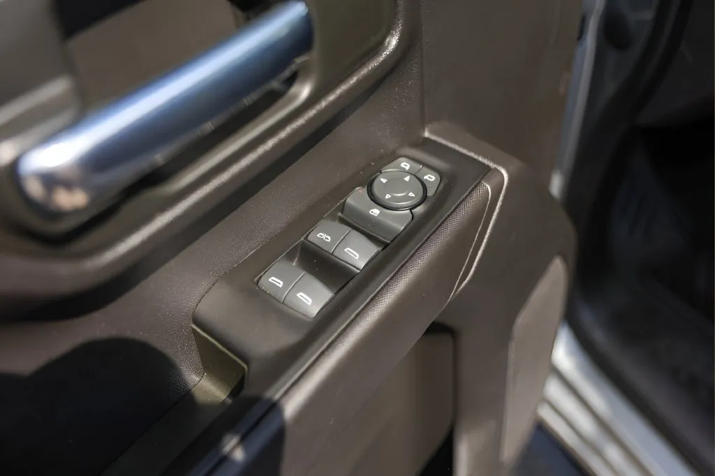 Chevrolet Silverado photo 21