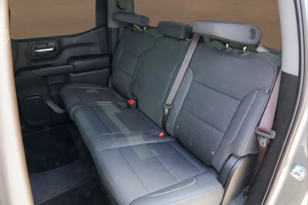 Chevrolet Silverado photo 23