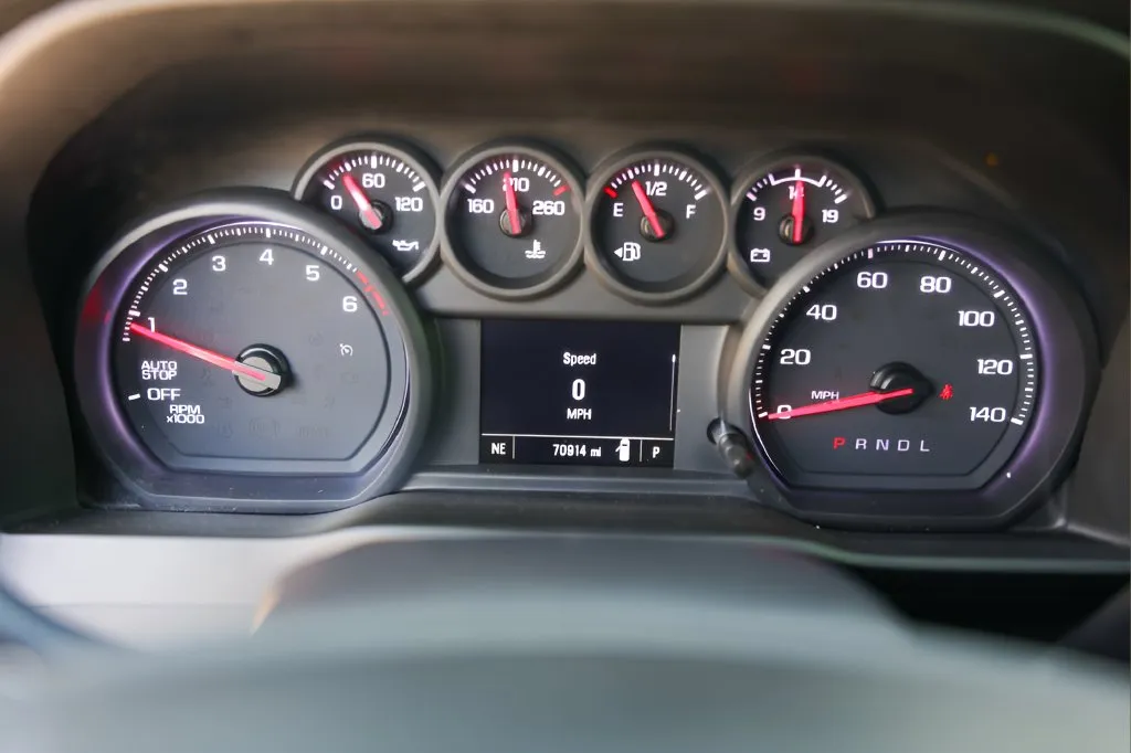 Chevrolet Silverado photo 11