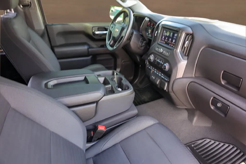 Chevrolet Silverado photo 28