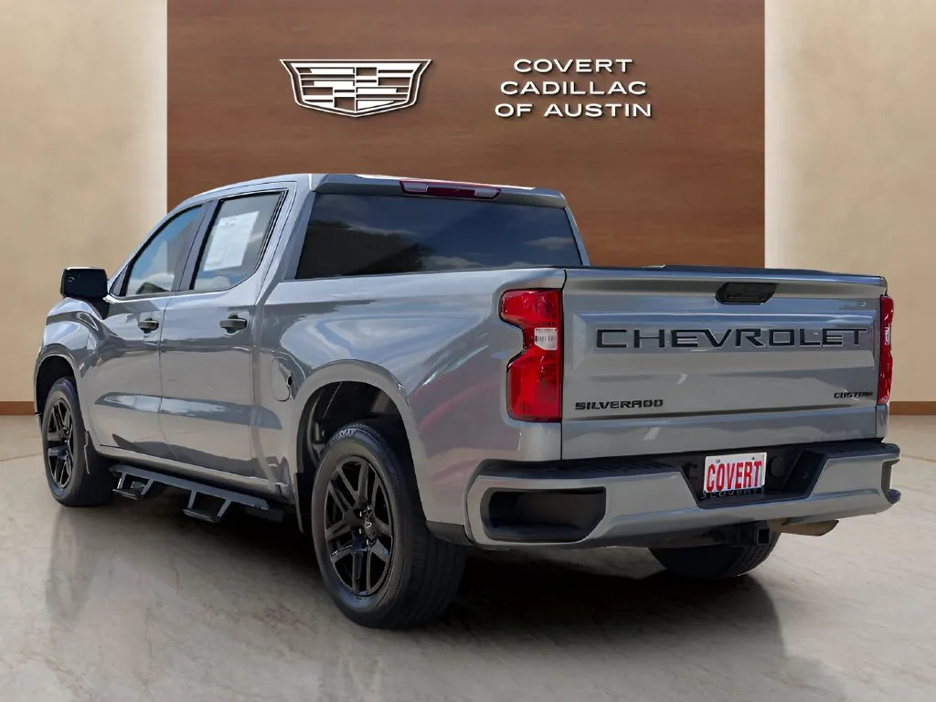 Chevrolet Silverado photo 3