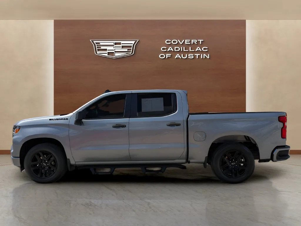 Chevrolet Silverado photo 2