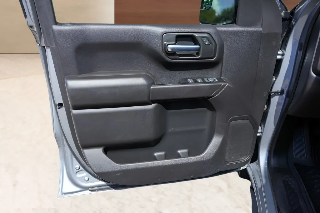 Chevrolet Silverado photo 22
