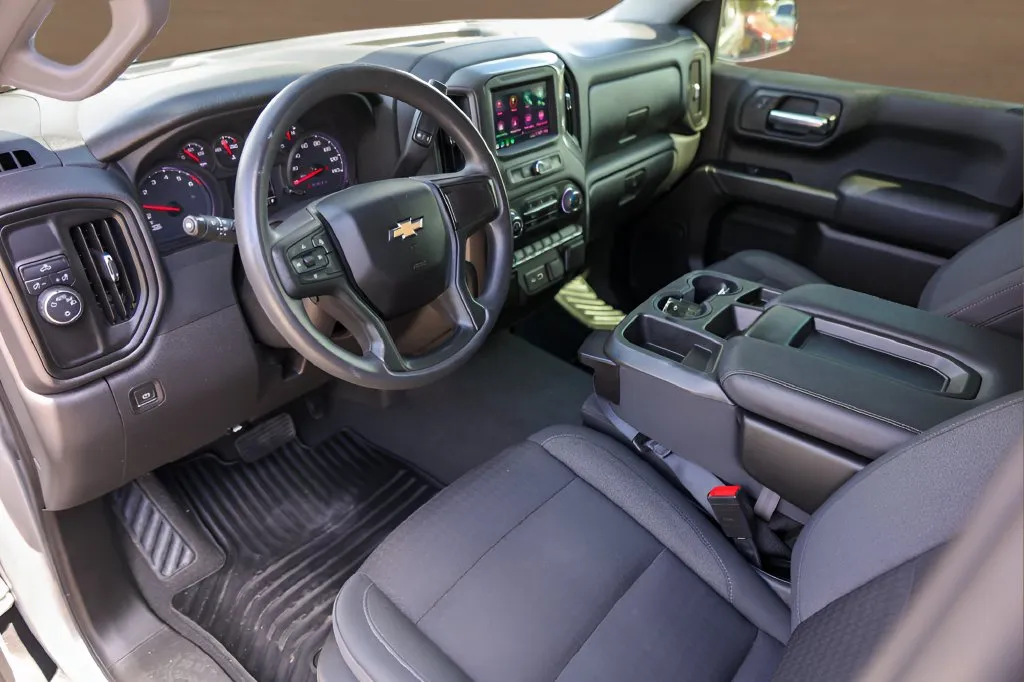Chevrolet Silverado photo 10