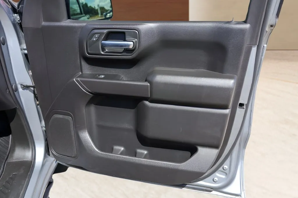 Chevrolet Silverado photo 27