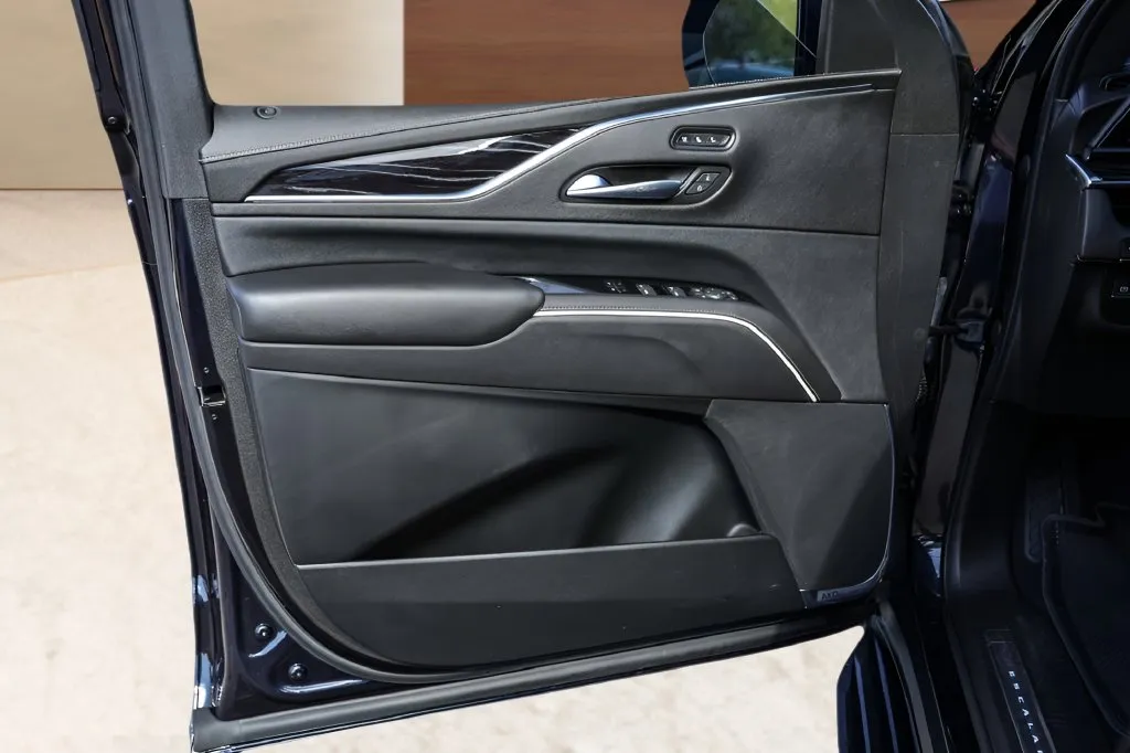 Cadillac Escalade ESV photo 24