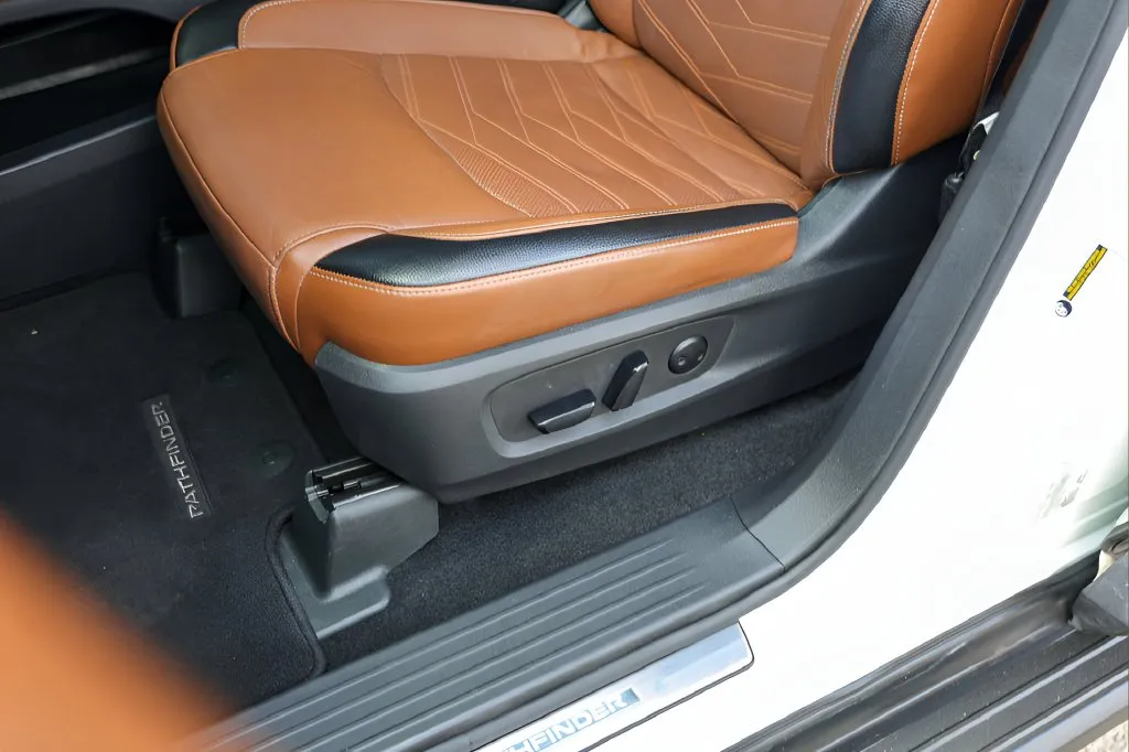 Nissan Pathfinder photo 8