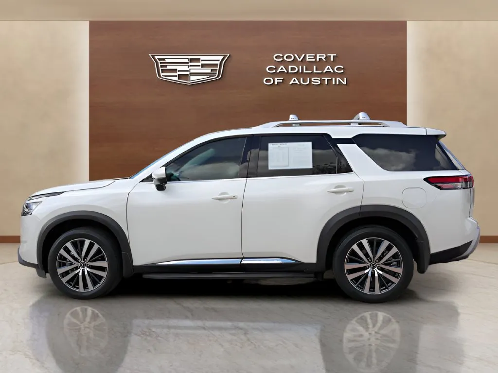 Nissan Pathfinder photo 2