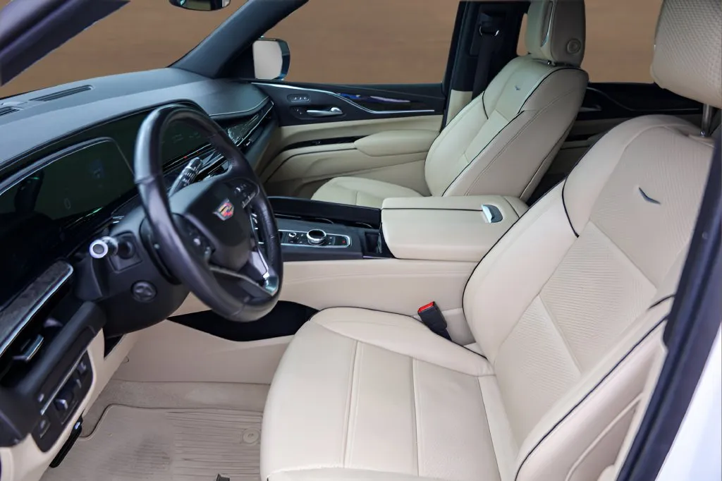 Cadillac Escalade ESV photo 9