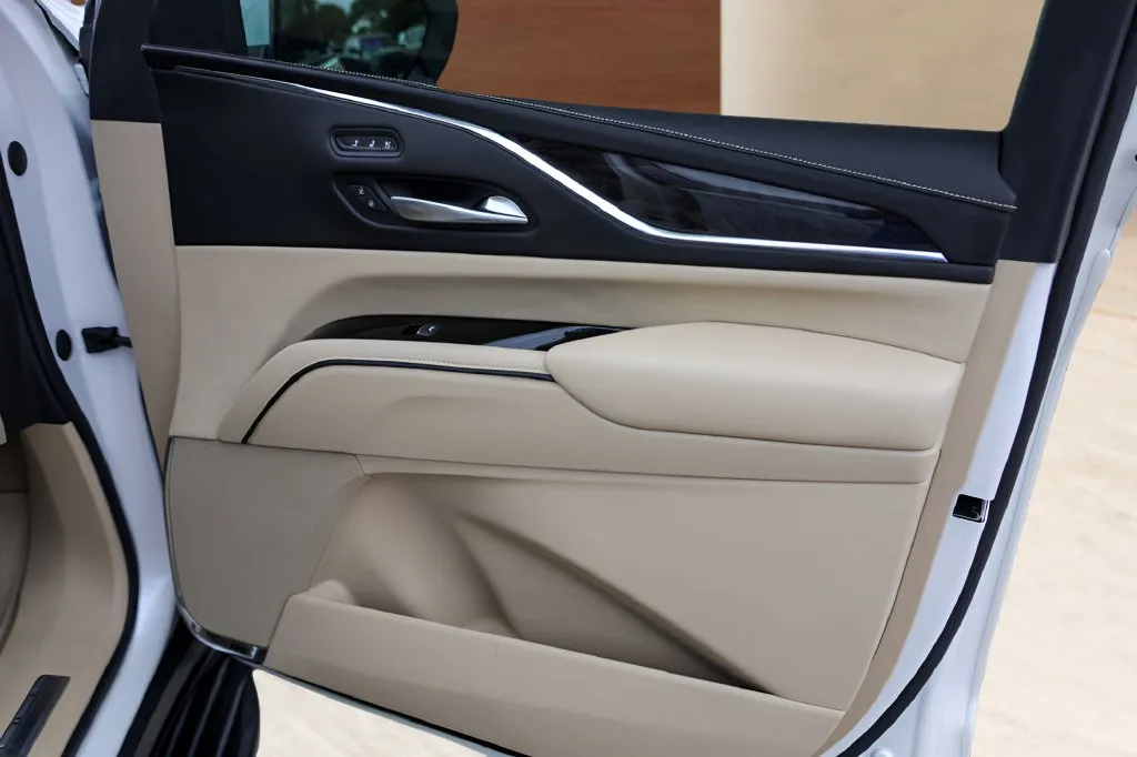 Cadillac Escalade ESV photo 30