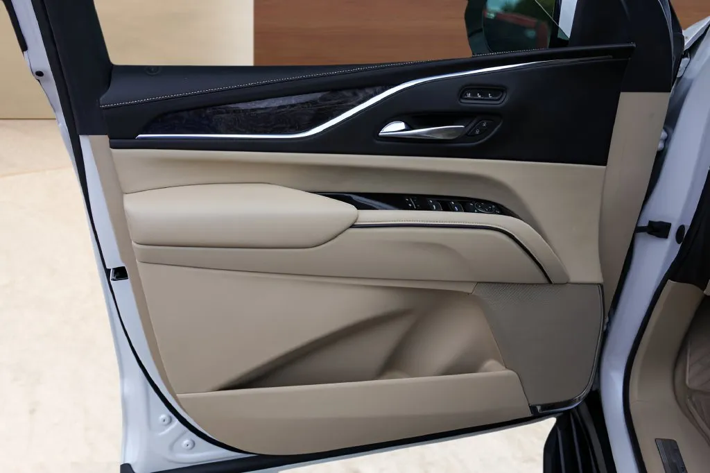 Cadillac Escalade ESV photo 24