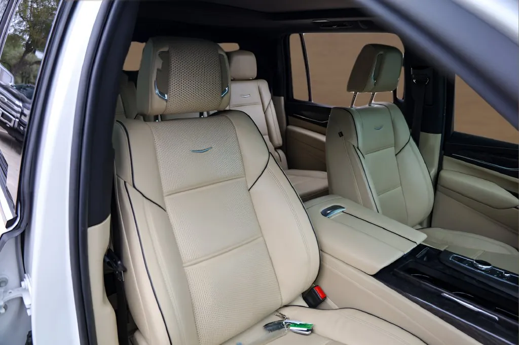 Cadillac Escalade ESV photo 32