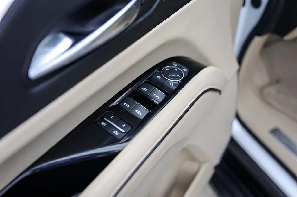 Cadillac Escalade ESV photo 23
