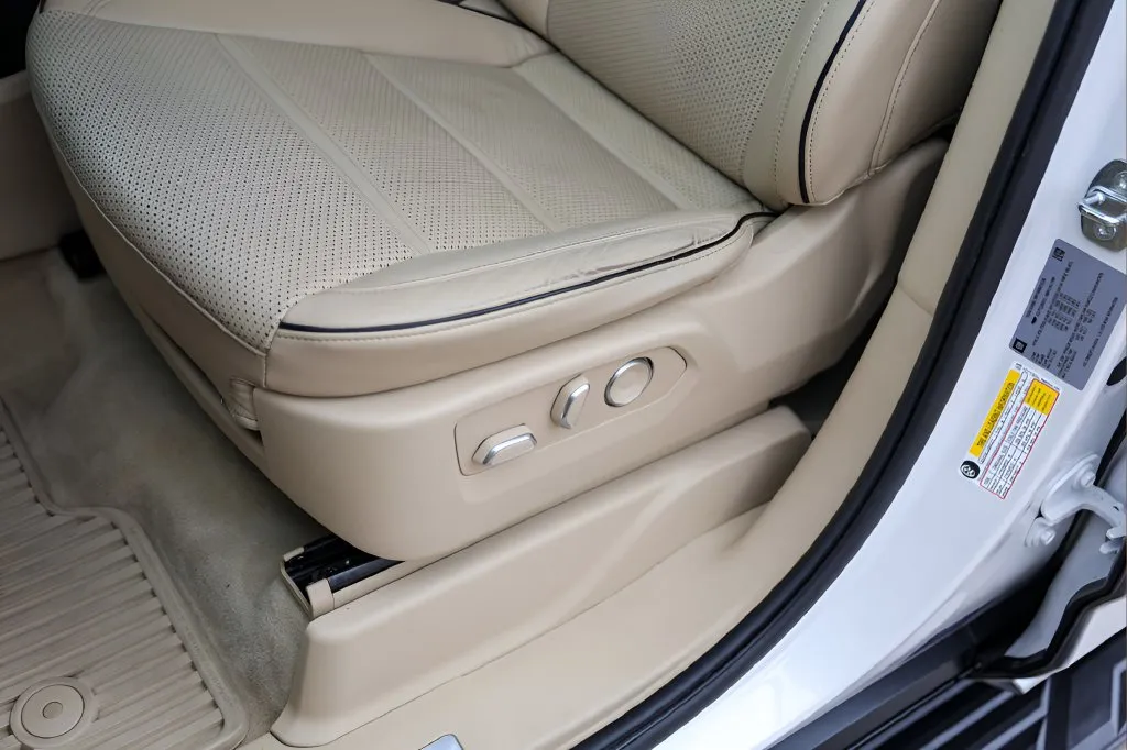Cadillac Escalade ESV photo 8