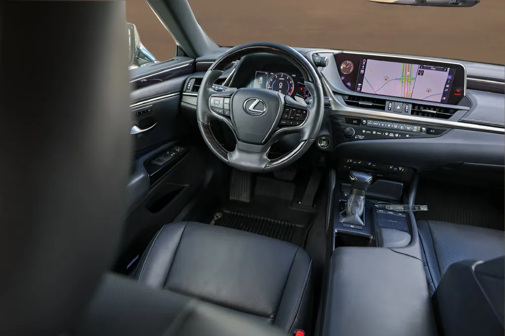 Lexus ES photo 26