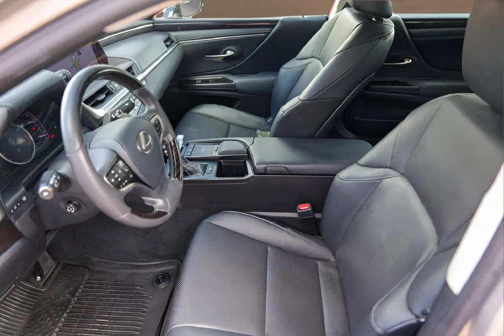 Lexus ES photo 9