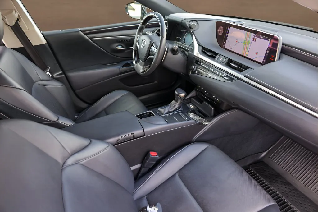 Lexus ES photo 29