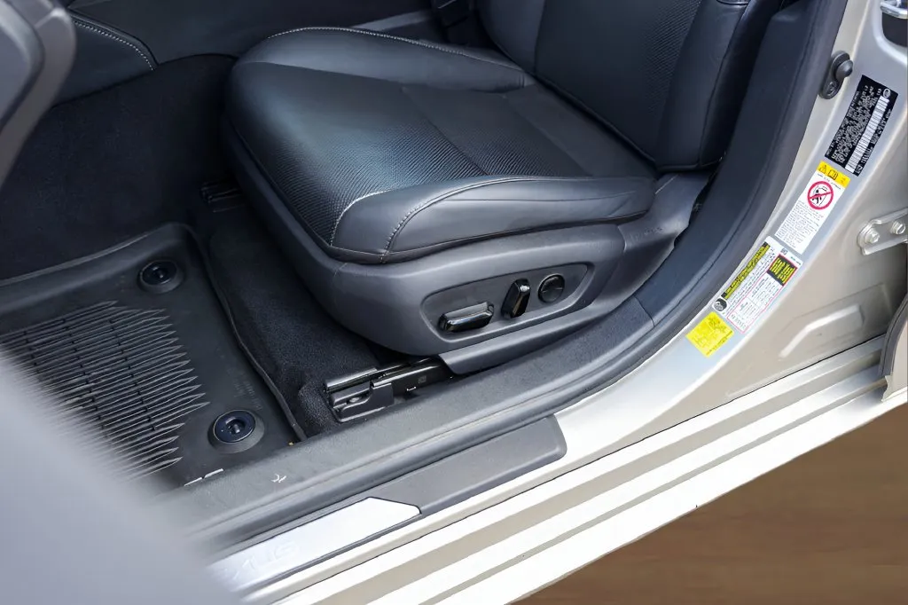 Lexus ES photo 8
