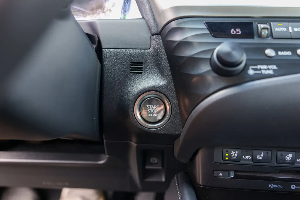 Lexus ES photo 19