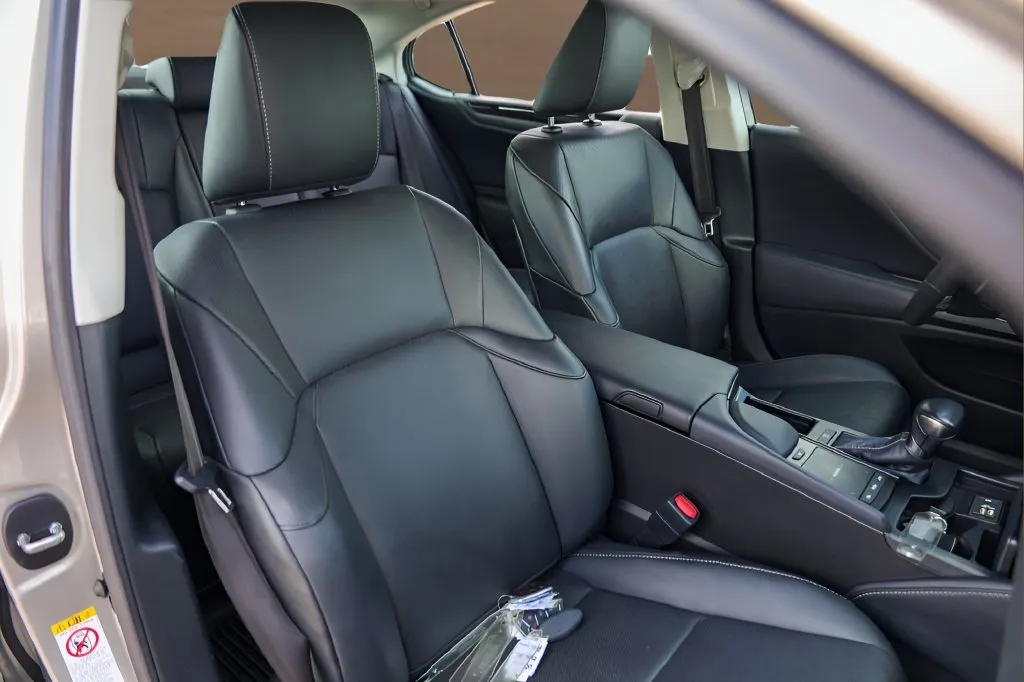 Lexus ES photo 30