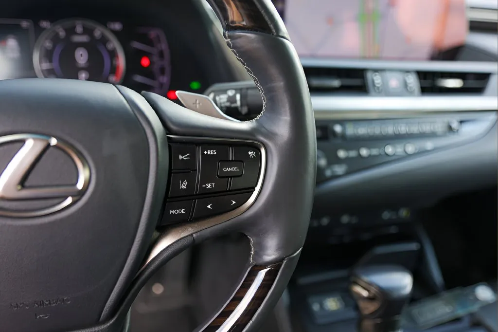 Lexus ES photo 13